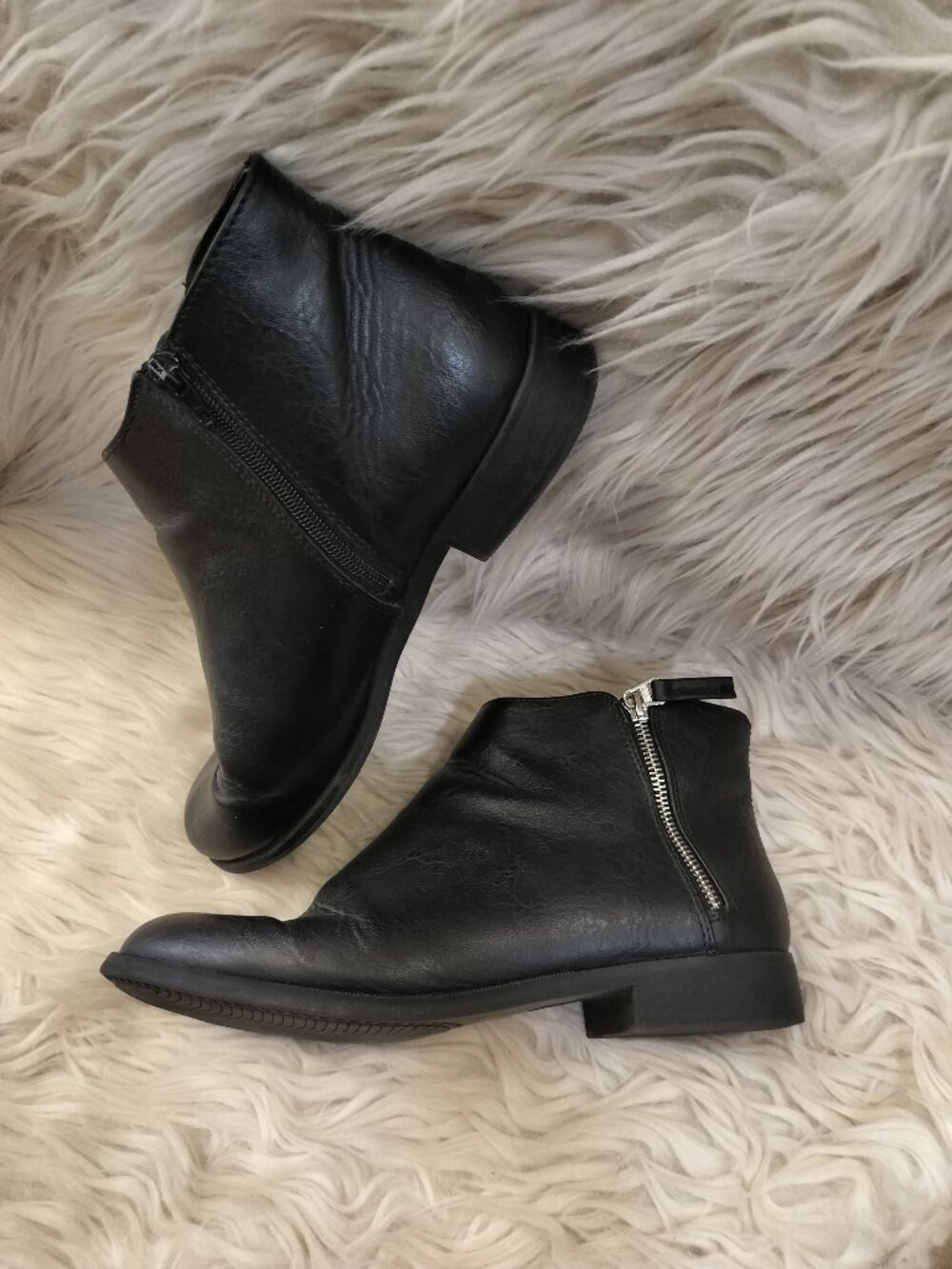 Time & Tru Black Ankle Booties w/ Side Zip